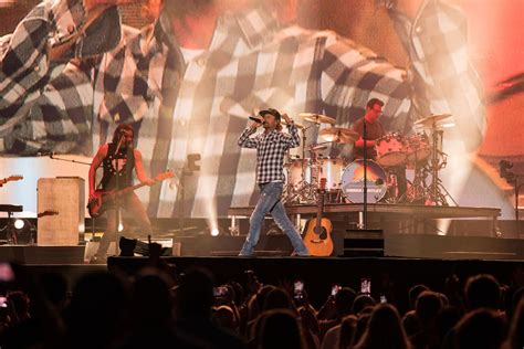 Dierks Bentley Credit One Stadium Concerts And Events Venue Charleston Sc