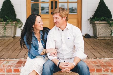 Hgtvs Fixer Upper Stars Chip And Joanna Gaines Coming To 2015