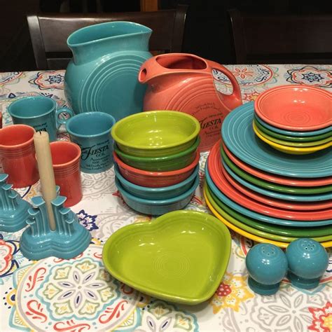 A number of stitch palettes that fall in the turquoise thread pairing category. Love selecting Fiesta colors to match my new tablecloth ...