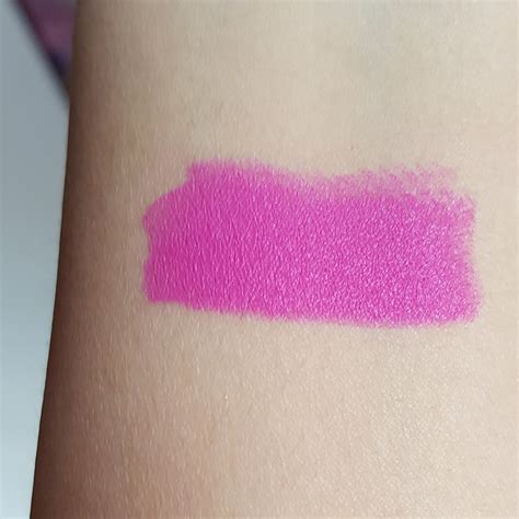 Ridzi Makeup New Maybelline Vivid Matte Lipstick Vivid 2 Neon Pink