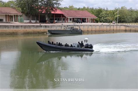 Sultan Johor Kurnia Bot Rigid Inflatable Boat Kepada 21 Gerup Gerak