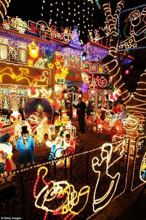 45000 Home Christmas Lights The Glowing House In Wiltshire