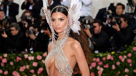 Emily Ratajkowski Enciende Las Redes Con Una Foto Sin Ropa Tendencias