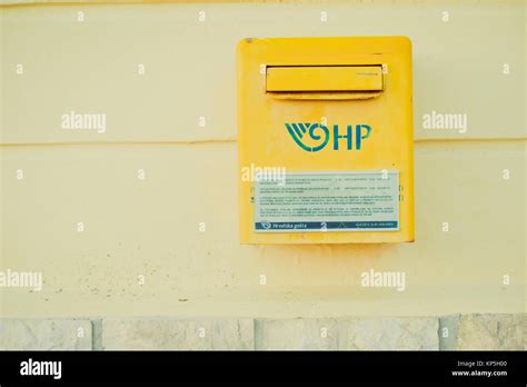 Kroatischer Briefkasten Cres Croatian Post Box Stock Photo Alamy