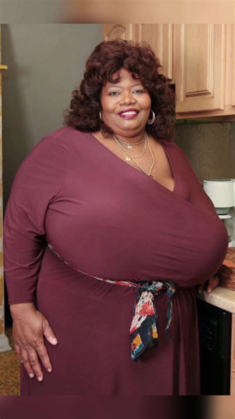 Annie Hawkins Meet The Woman With The Largest Natural Breasts In The World Talkafricana