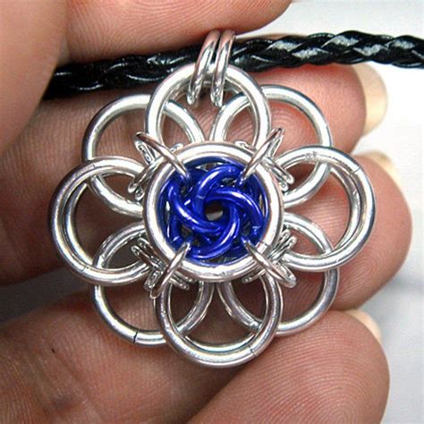 Chainmaille Tutorial Helm Flower With Mobius Centre Pendant Etsy