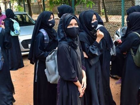 should hijab be banned in schools know mood of the nation hijab controversy स्कूलों में हिजाब