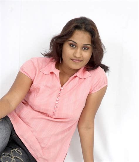 Reena Photos Latest Hd Images Pictures Stills And Pics Filmibeat
