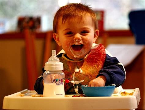 Kini bayi anda sudah mulai mengonsumsi makanan padat, dan tak jarang pengalaman ini menjadi penuh tantangan. Kok Si Kecil Selalu Menolak Makanan Bayi 8 Bulan?