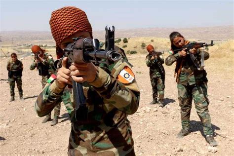 iranian kurdish female fighters train in iraq s kurdistan region