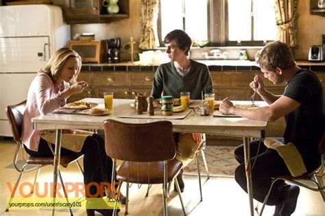 Bates Motel Normas Kitchen Table And Chairs Original Tv Series Prop