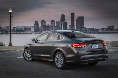 2016 Chrysler 200 Review And Ratings Edmunds