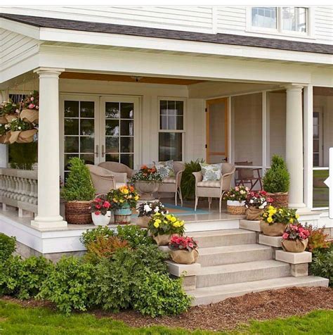 79 Beautiful Farmhouse Front Porches Decorating Ideas