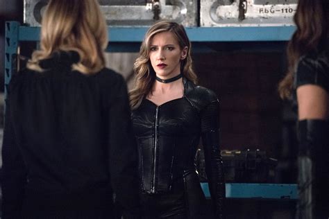 arrow star katie cassidy wants to play female joker