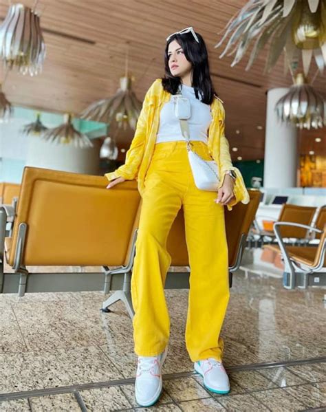 Avneet Kaur Sets Hearts Ablaze In Casual Yet Comfy Chic Yellow Airport