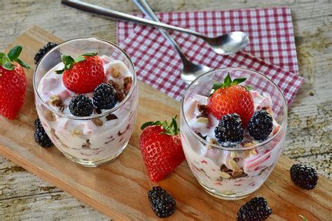 Ensalada De Frutas Cereales Y Yogurt Una Opción Muy Saludable Para