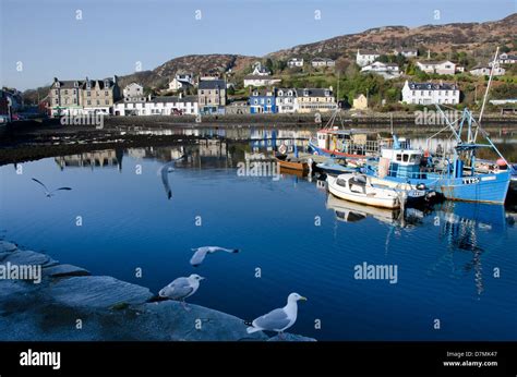 Tarbert Argyll And Bute Hi Res Stock Photography And Images Alamy