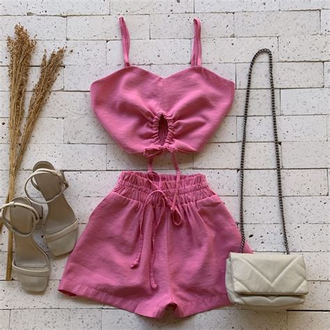 CONJUNTO CROPPED COM AMARRAÇÃO E SHORT CLOCHARD ROSA Dondoca Moda Feminina