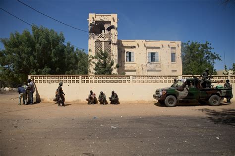 In Pictures Street Battle In Mali Al Jazeera