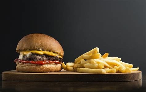 モスバーガー（mos burger）は、株式会社モスフードサービス（英称：mos food services, inc.）が展開する日本発祥のハンバーガー（ファストカジュアル）チェーン、および同店で販売されているハンバーガーの名称である。 【帰れま10】モスバーガー2020人気メニューベスト10の結果 ...