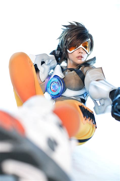 I'll go get a ring let the choir bells sing like oooh, so whatcha wanna do? On-Point Cosplay of Overwatch's Tracer | The Mary Sue