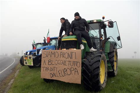 La Protesta Dei Trattori In Lombardia Gli Agricoltori Pronti A