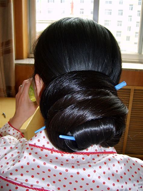 But with her direction, you can achieve a french twist that's perfect for more formal events and. Xia Aifeng - Huge bun | Long hair styles, Big bun hair ...