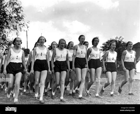 Militaria Ww Ii German Photo Bdm League German Maidens Ww Ii 1939 45