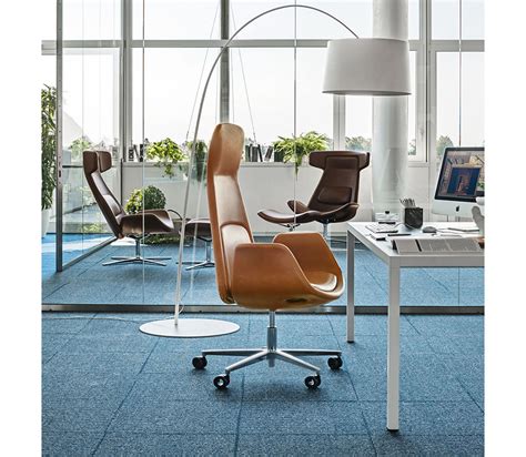 Up until the 1990s, there was little evolution in the design of the average office chair. Nordic - Unique Curved Italian Executive Chair - TAG Office