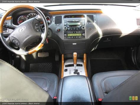 Black Interior Dashboard For The 2006 Hyundai Azera Limited 62202375