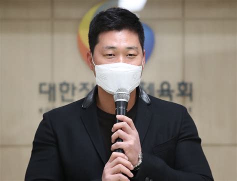 폰트와는 토론토 시절부터 친하게 지내왔고 두 시즌 동안 불펜 파트너였다. "추신수 상대로 돌직구 던진다? 위험한 생각"…오승환의 `깜짝 ...