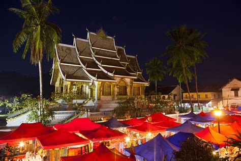 Beside the temples in luang prabang and the tours over the mekong to buddha cave, or the trip to kuang si waterfall, there is the nightmarket. Luang Prabang Night Market: The Complete Guide