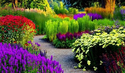 13 Of The Most Beautifully Designed Flower Gardens In The World