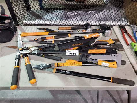 Get 5% in rewards with club o! ASSORTMENT OF FISKARS TOOLS - Able Auctions