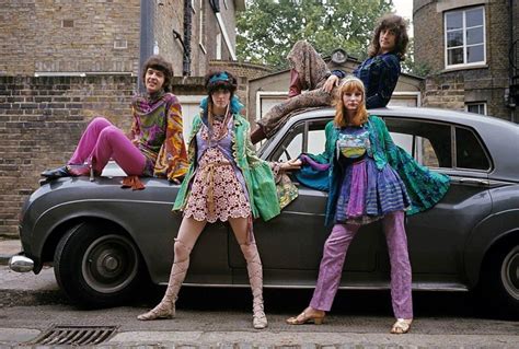 Amazing Color Photographs Capture Psychedelic Hippie Fashion In London In Vintage Everyday