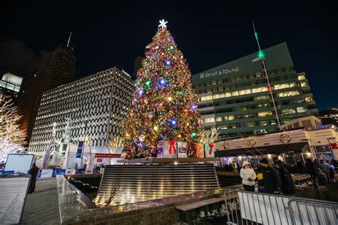 Detroits Tree Lighting Time Street Closures Ice Skating And More