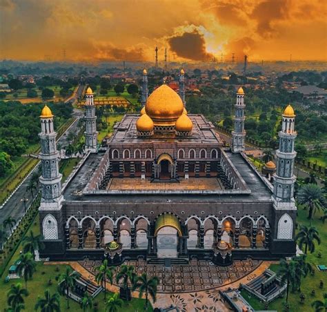 11 Most Beautiful And Magnificent Mosques In Indonesia Whats New Indonesia