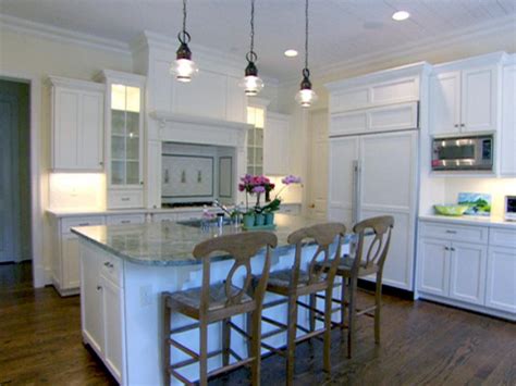 We believe that dining room lighting design exactly should look like in the picture. Lighting-Design Updates | HGTV
