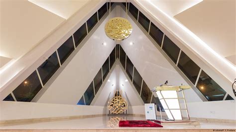 Bertebar Simbol Iluminati Mari Kenali Masjid Desain Segitiga Di Nusantara Dw