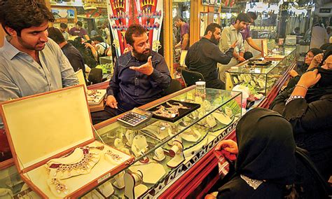 1 tola gold is equivalent to 10 grams of gold in the streets of nepal. Gold price crosses Rs50,000 per tola - Newspaper - DAWN.COM