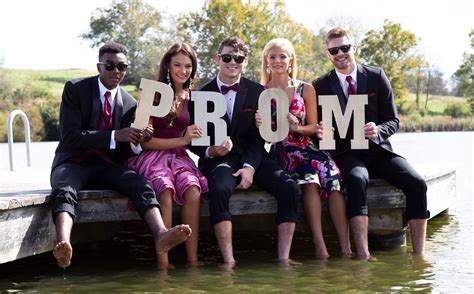 50 Prom Pictures Ideas For Groups And Individuals
