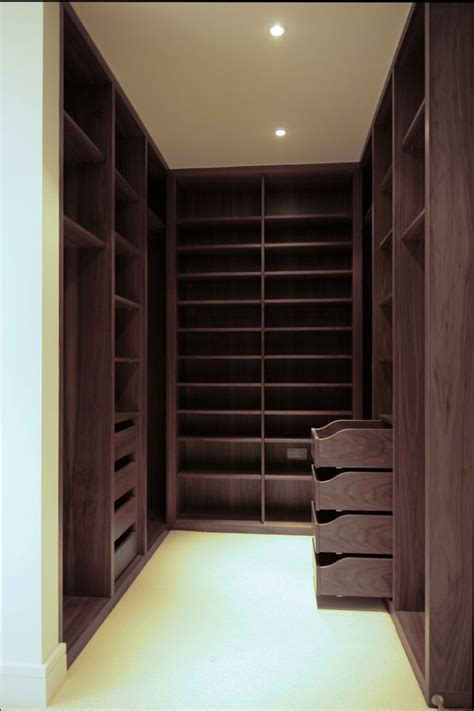 A small closet with simple ideas is amazing and all you need is implement the ideas. 20 Tropical Closet Design Ideas - Decoration Love