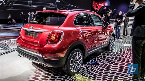 Fiat Unveils 500x Compact Crossover In Paris