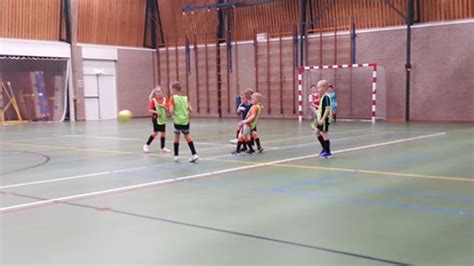 Sintertiel staat voor een gezellig kinderfeest. Geslaagd JO8-zaalvoetbaltoernooi | S.V. Achterveld