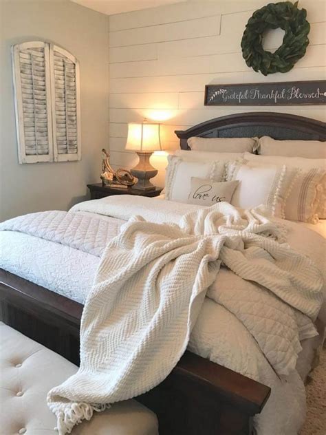 18 Rustic Farmhouse Bedroom Decor Ideas To Transform Your Bedroom The