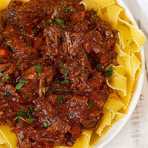 Thinly slice steaks against the grain, and serve with a sprinkle of sea salt. Chuck Steak And Macoroni / Slow Cooked Shredded Beef Ragu Pasta Recipetin Eats : Since the chuck ...