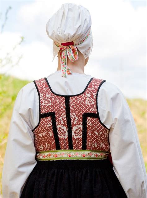 swedish costume note the styling of the bodice copyright laila duran 4 gorgeous