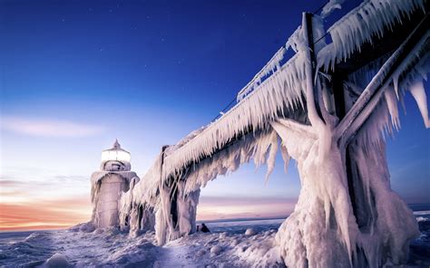 冬の氷の中で灯台ビーチ Windowsの10のhd壁紙プレビュー