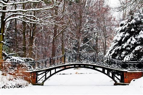 Winter Scene Old Bridge In Winter Snowy Park — Stock Photo © Gorilla