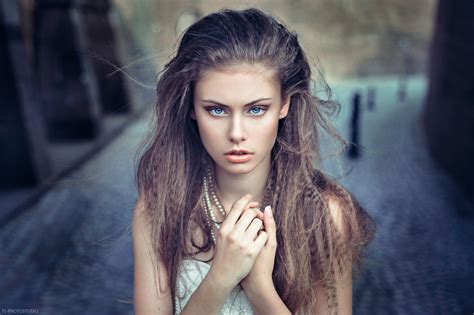 Wallpaper Face Women Long Hair Blue Eyes Brunette Pearl Necklace